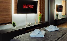 New Luxury City Center Studio